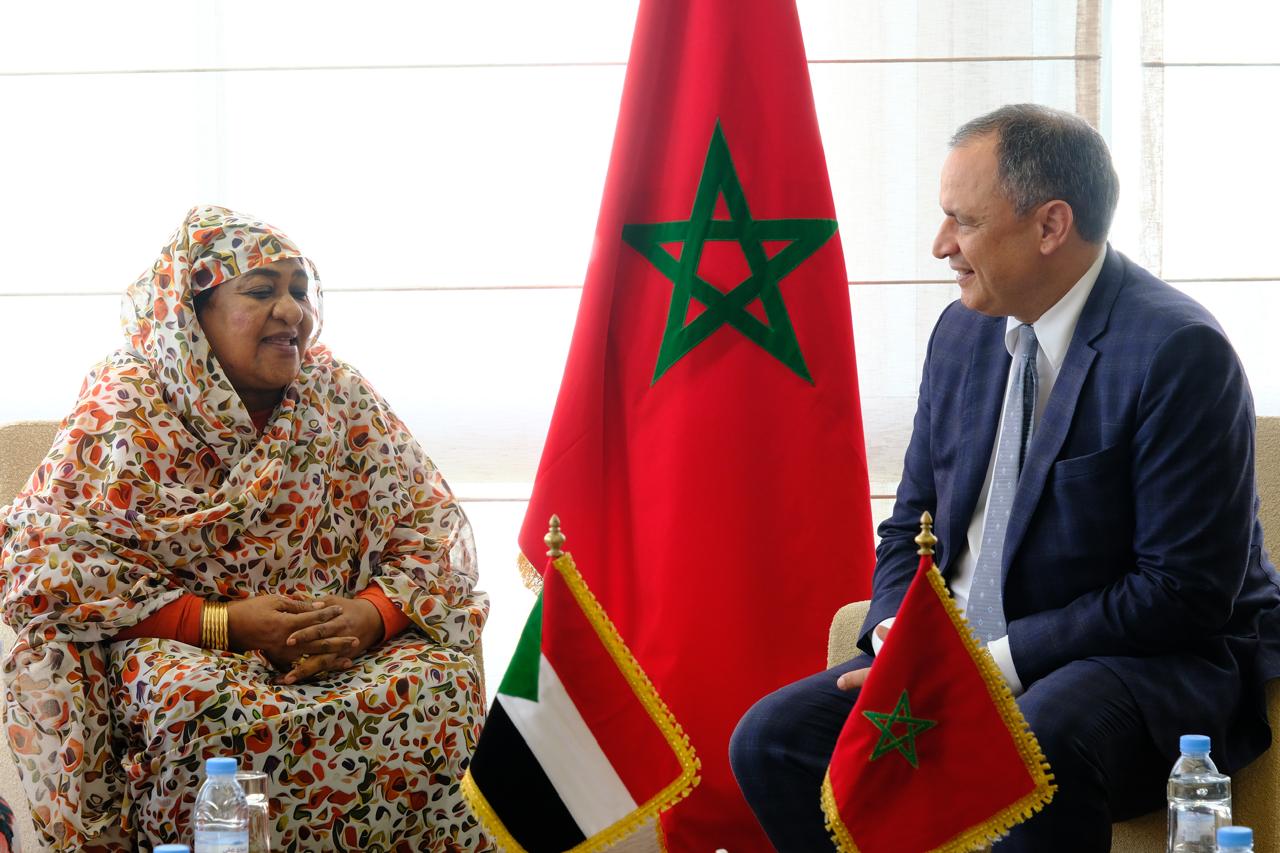 في إطار زيارتها للمملكة المغربية، التقت السيدة وزيرة الصناعة بالسودان محاسن علي يعقوب بالسيد وزير الصناعة والتجارة المغربي رياض مزور