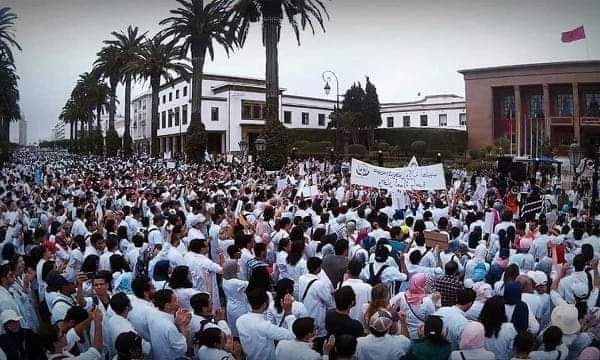 نهاية الأزمة بين طلبة كليات الطب والصيدلة والوزارة الوصية: جهود الحوار تؤتي ثمارها