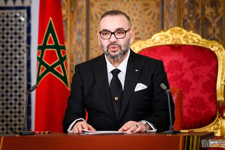جلالة الملك يهنئ أعضاء نادي النهضة الرياضية البركانية لكرة القدم بمناسبة التتويج بكأس الكونفدرالية الإفريقية