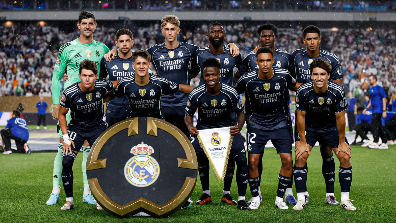 ريال مدريد يسحق سالزبورغ ويحجز بطاقة التأهل بثقة