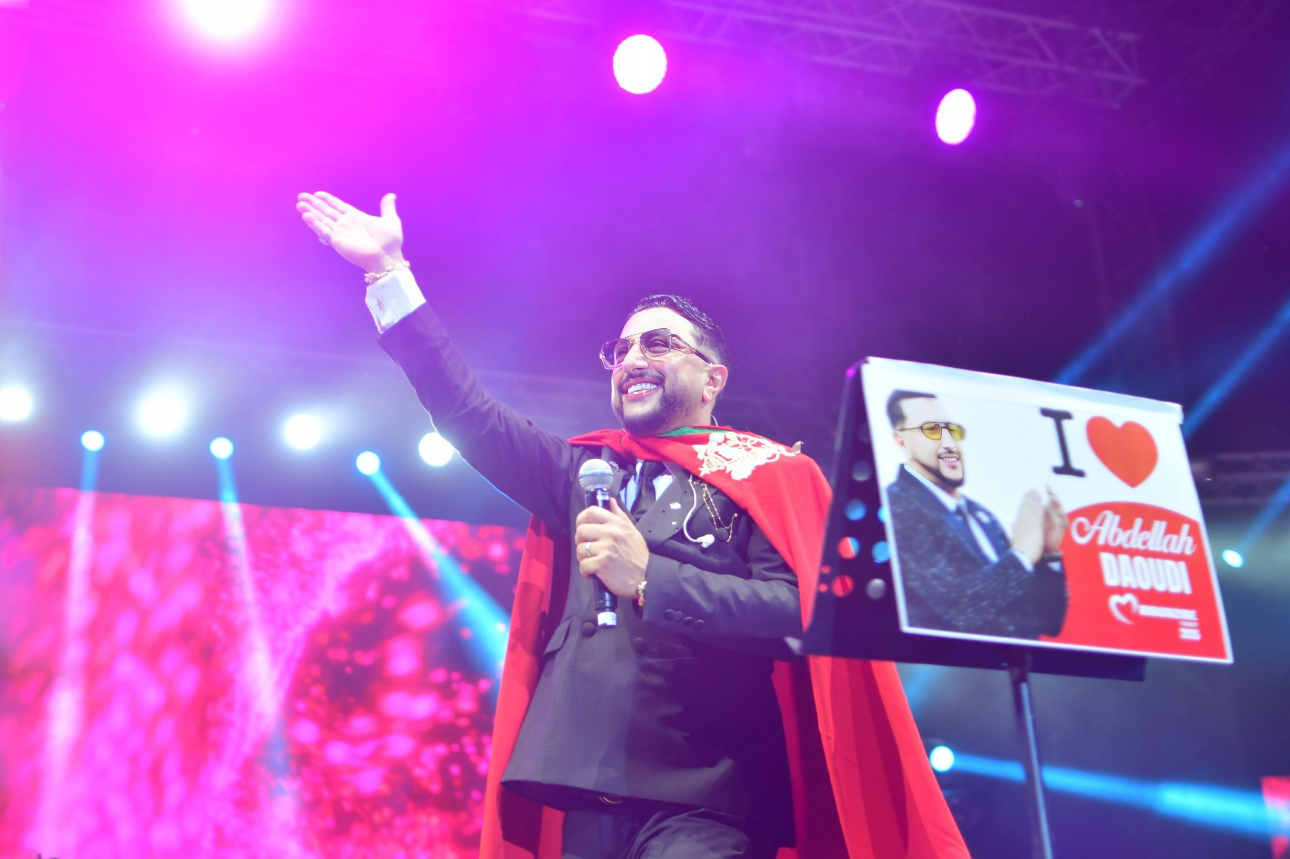 الداودي يُشعل منصة سلا في موازين بحضور جماهيري قياسي فاق 280 ألف متفرج