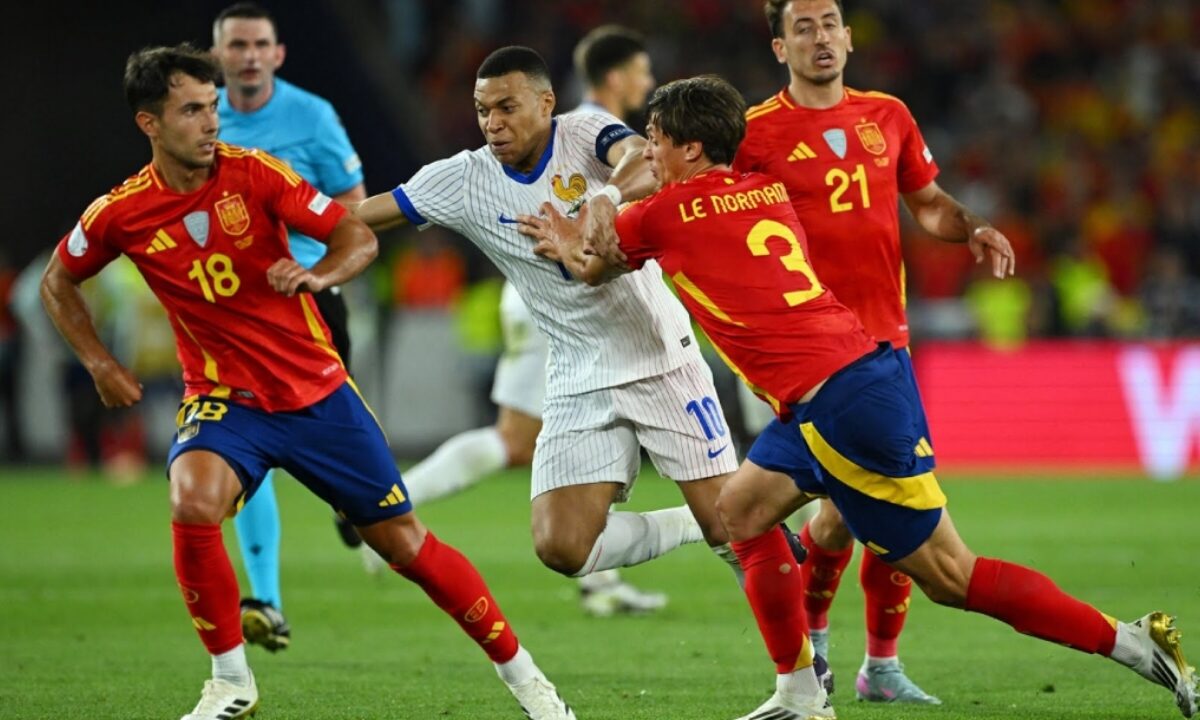 إسبانيا تتأهل إلى نهائي دوري الأمم الأوروبية بعد فوز مثير على فرنسا بخمسة أهداف مقابل أربعة