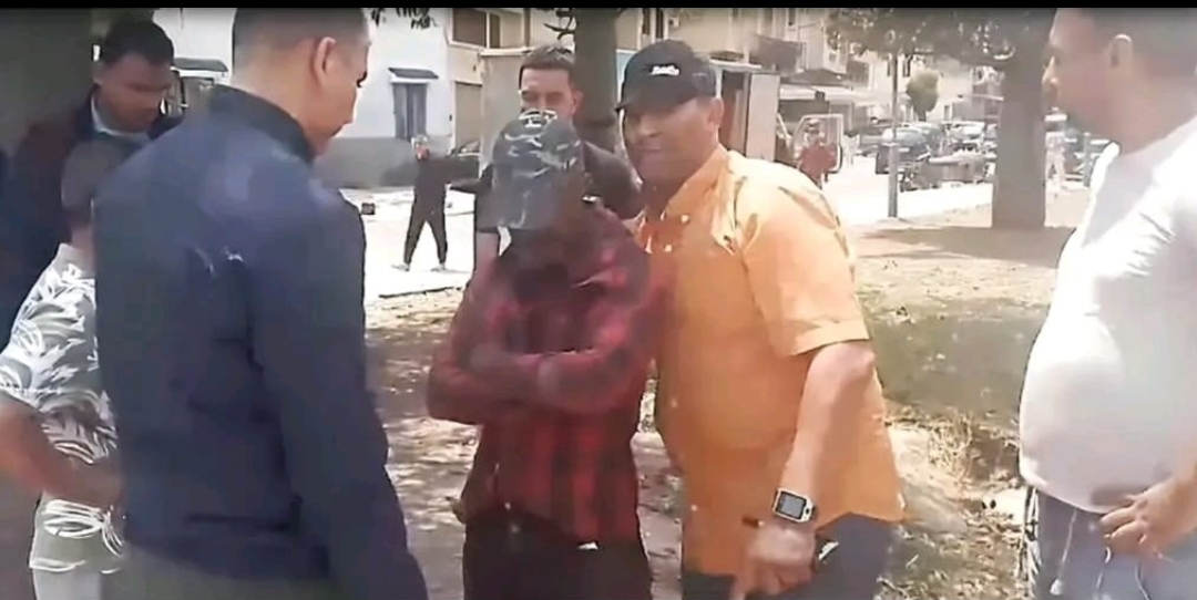 توقيف شخص في حالة اضطراب نفسي كان يحمل سكينا وشفرات حلاقة قرب سوق شطيبة بمدينة سطات