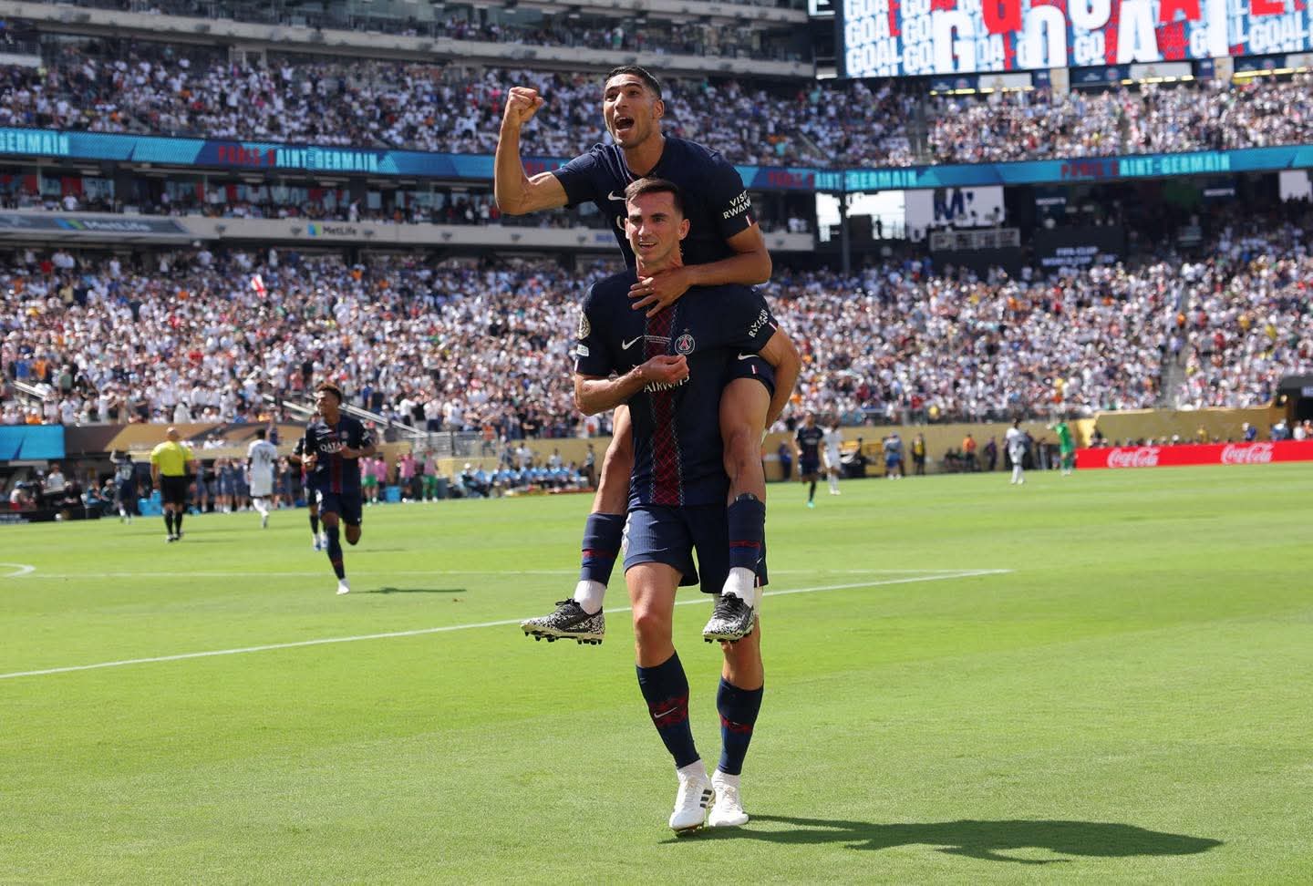 باريس سان جيرمان يلقن ريال مدريد درسا قاسيا ويضرب موعدا مع تشيلسي في نهائي أوروبي خالص