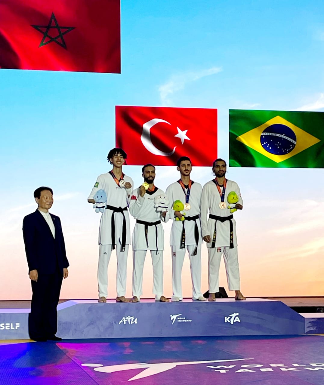 أيوب أدويش يتوج بالذهب في كوريا ويقود تألق المنتخب المغربي للباراتايكوندو