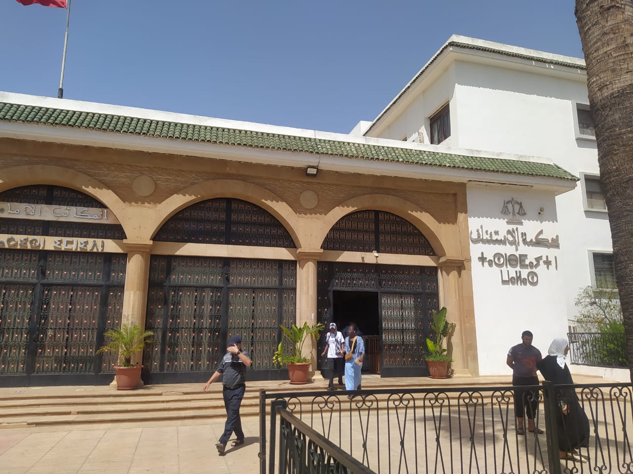 إيداع رجل أمن متقاعد السجن بسطات للاشتباه في تورطه في هتك عرض طفل قاصر داخل سيارة متوقفة بجماعة امزامزة