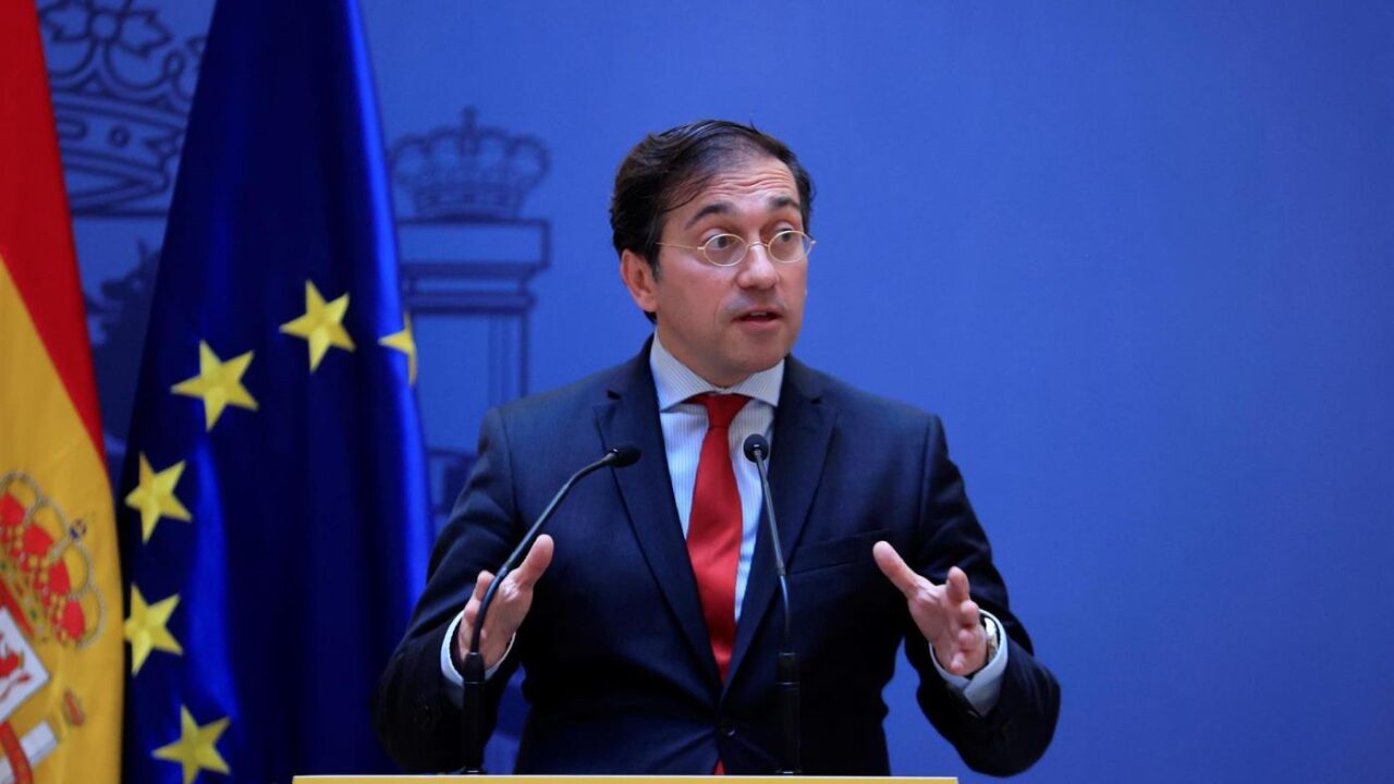 ألباريس ينفي إغلاق الجمارك مع المغرب ويؤكد على الشراكة الاستراتيجية بين البلدين