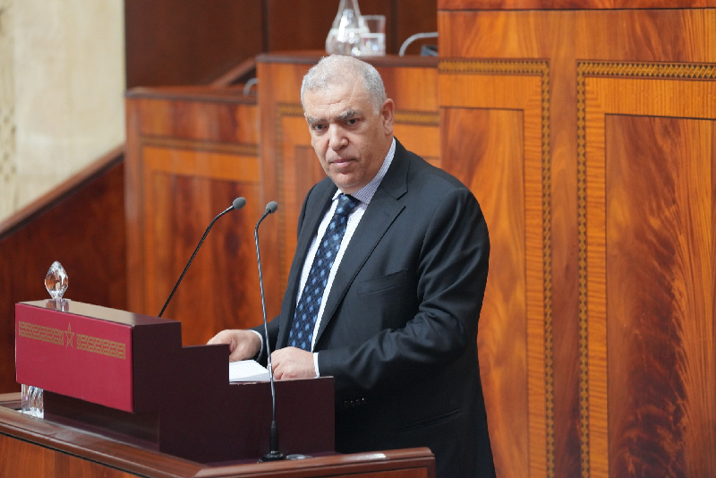 وزير الداخلية ينفي تسييس مشاريع الطرق القروية ويؤكد التزام الوزارة بمعايير موضوعية